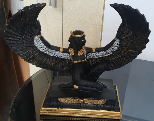 isis-kneeling-statue-22-5-cm-tall-black-gold-colour-large-handmade-in-egypt