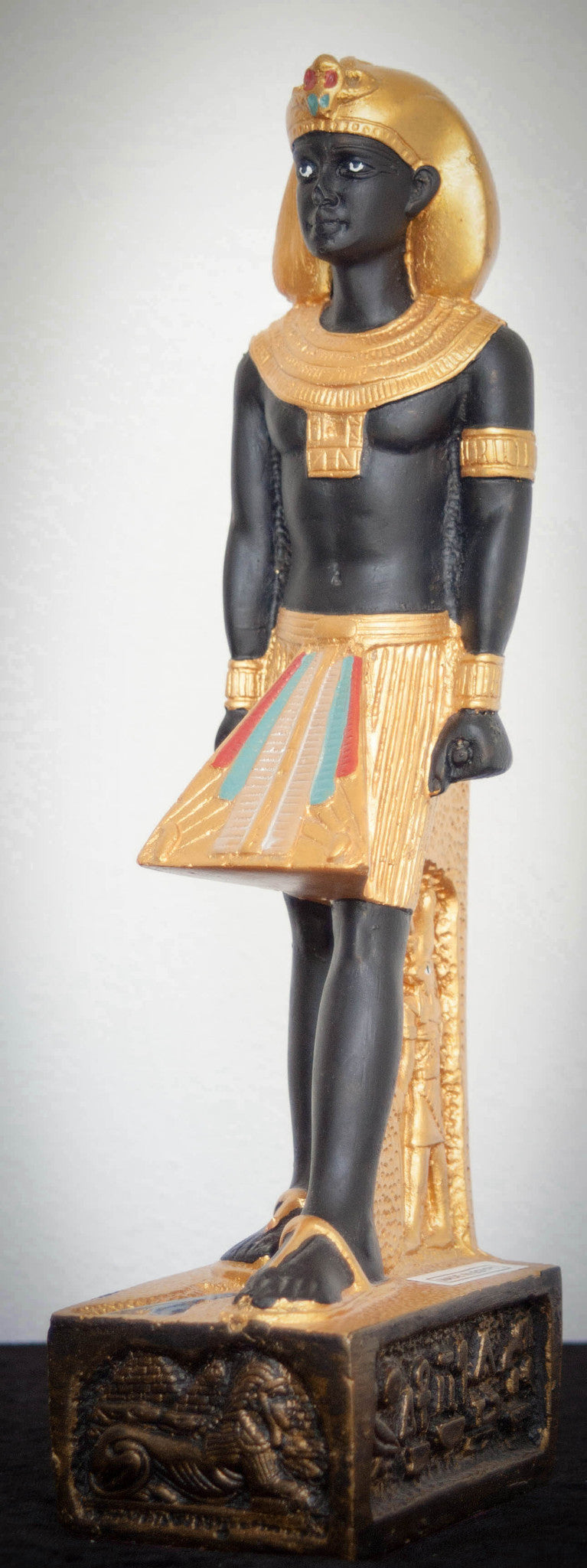 walking-pharaoh-in-kilt-wearing-the-multiple-headdress-34cm-tall-black-and-gold-made-in-egypt